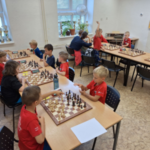 PVM | O šachového krále a královnu